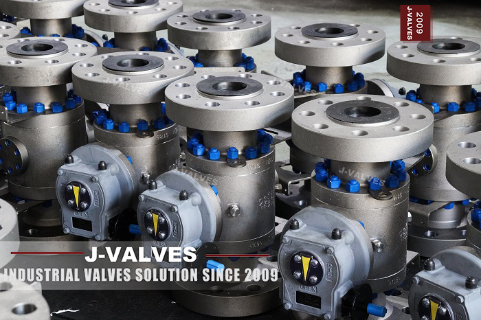 Превосходные уплотнительные характеристики и конструкция цапфовых шаровых кранов J-VALVES, выдерживающая высокое давление.